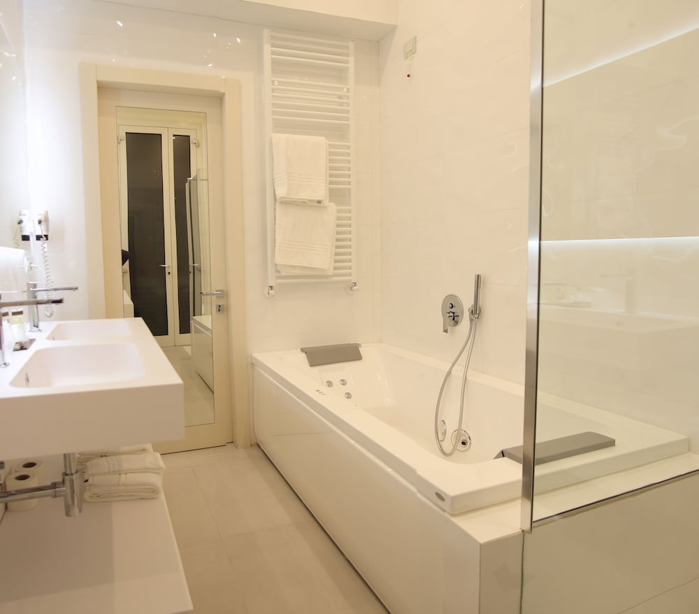 Quadruple Room - Photo 30