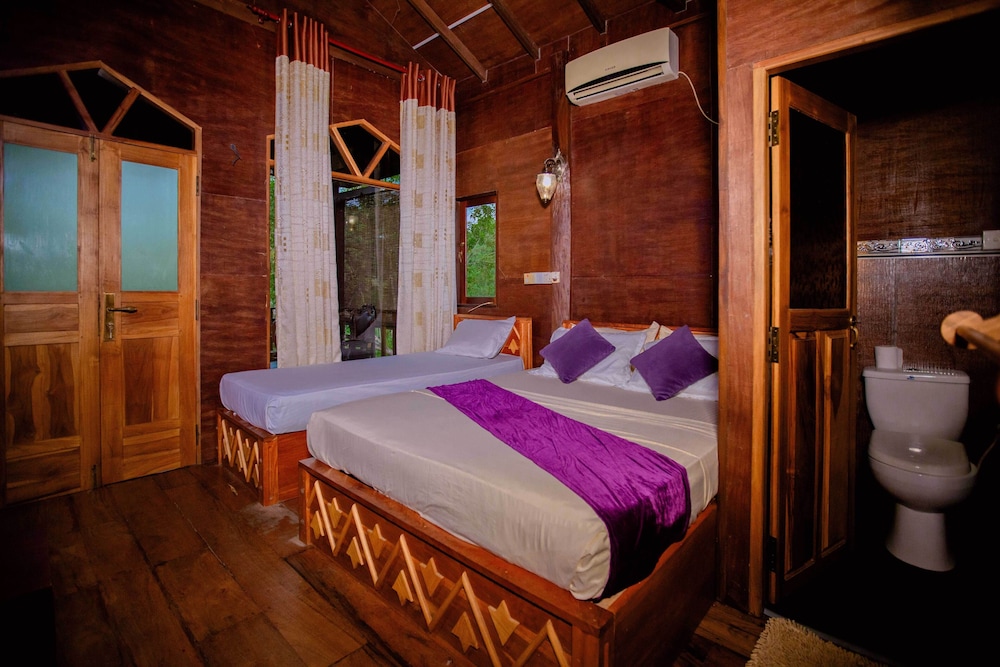 Deluxe Tree House