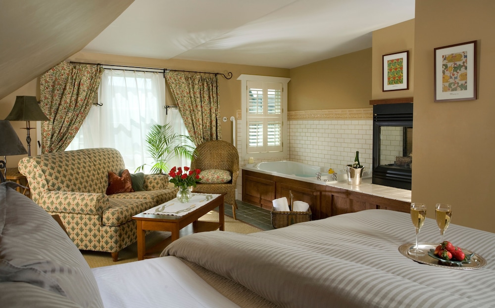Luxury Single Room, Jetted Tub, Mountain View