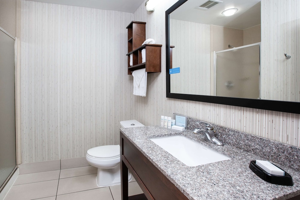 Standard Room, 1 King Bed, Refrigerator & Microwave - Photo 4