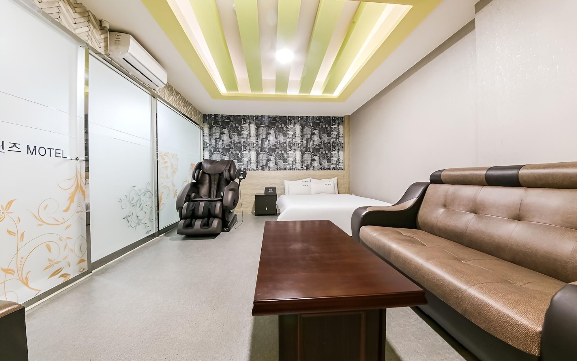 Room (Premium (based on 2 people/on-site pa) - Photo 4