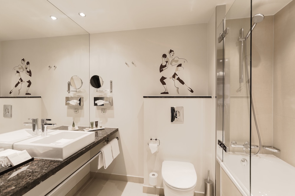 Suite - Photo 3