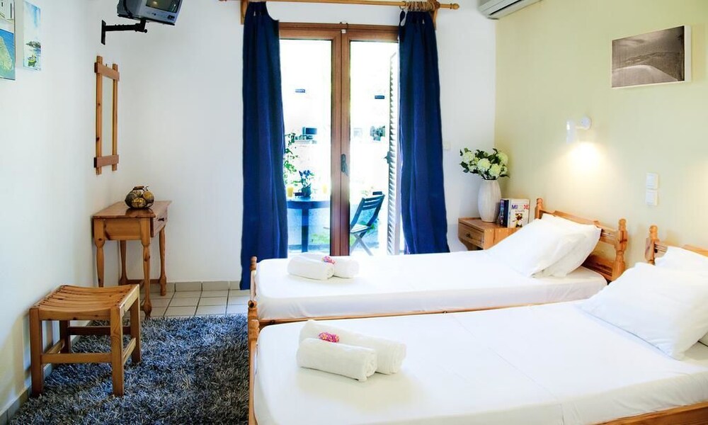 Standard Double Room, Kitchenette, Pool View