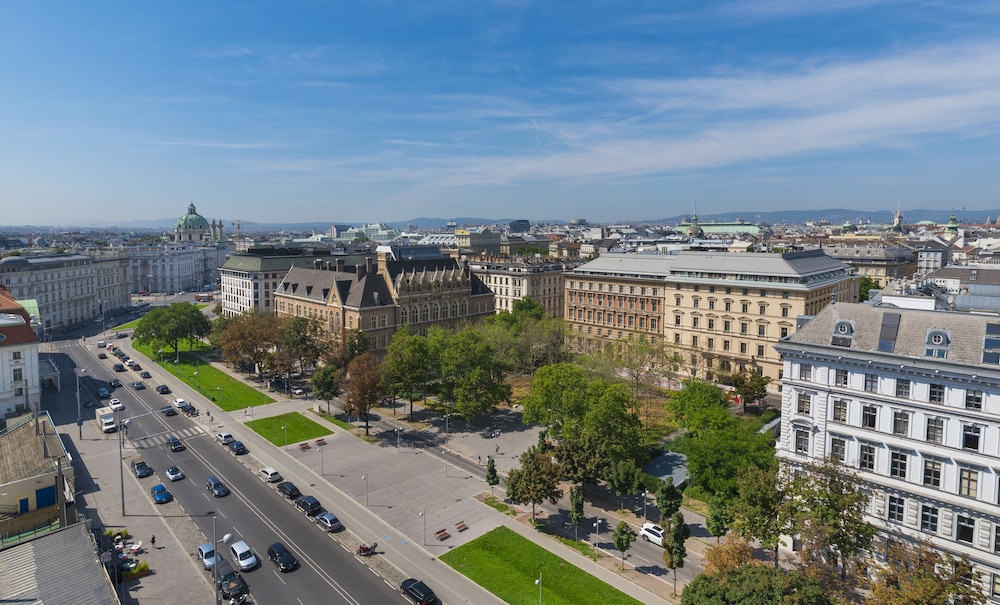 Classic Room, Accessible Bathtub, Club Lounge Access (Accessible Bathtub)