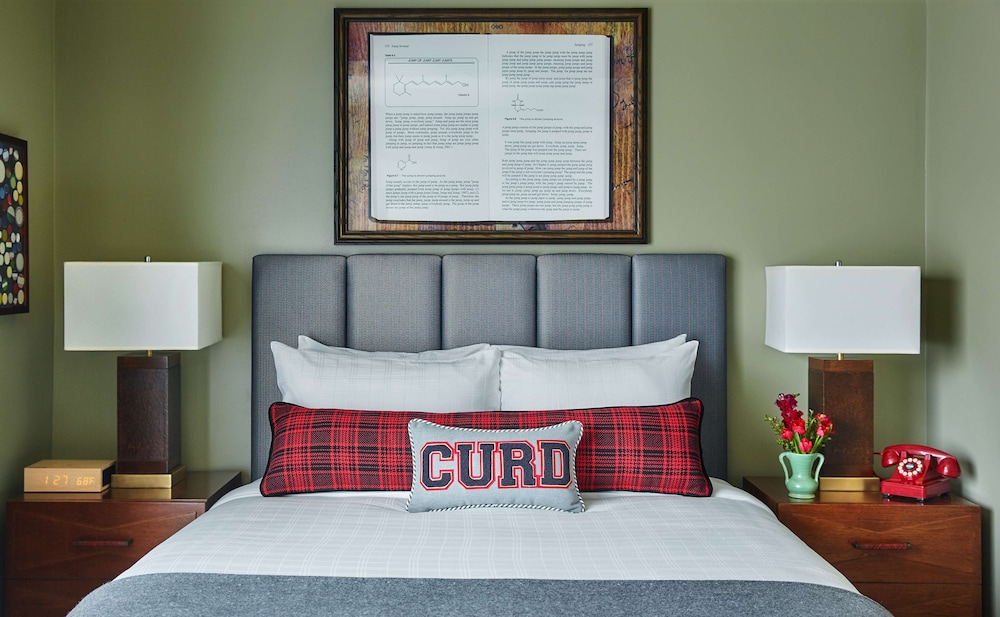 Room, 1 Queen Bed (Roll-In Shower) at Graduate by Hilton Madison in Madison