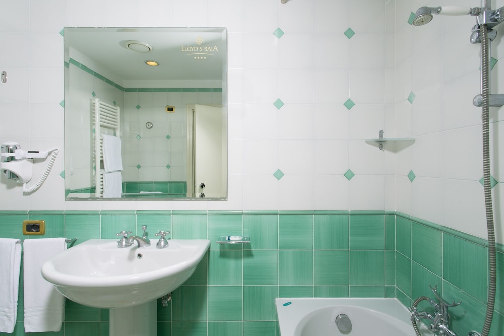 Standard Twin Room - Photo 4