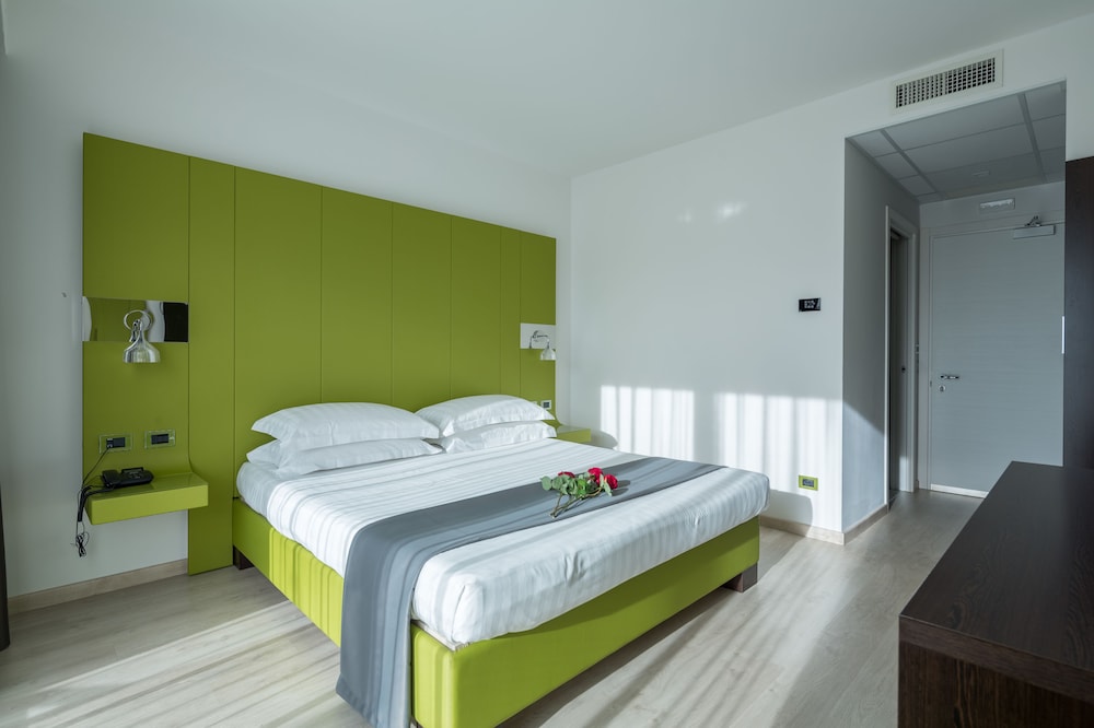 Superior Double Room, 1 King Bed, Non Smoking - Photo 4