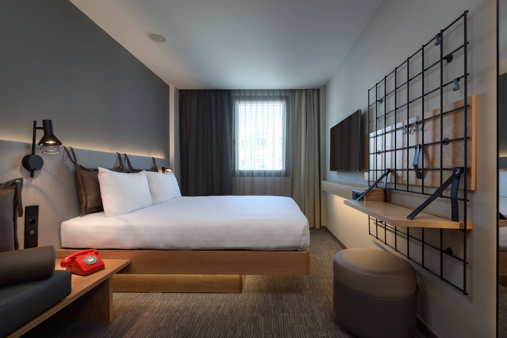 Room, 1 Queen Bed photo 3