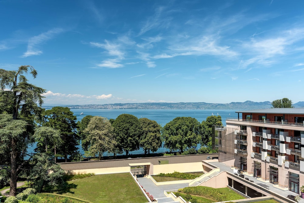 Deluxe Room, 1 King Bed, Lake View (Spa) - Photo 4