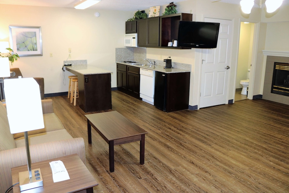 Suite, 2 Queen Beds, Non Smoking, Kitchenette (Walk-in Shower;with Sofabed) photo 3