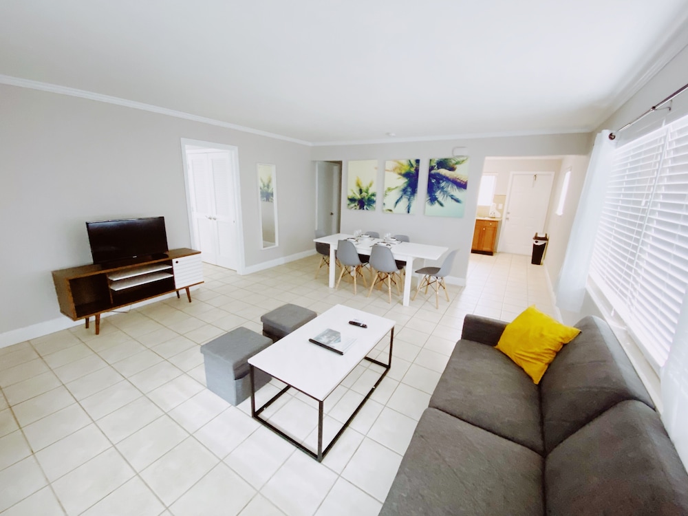 Deluxe 2-Bedroom Queen W/ Kitchen & Sofa Bed photo 1