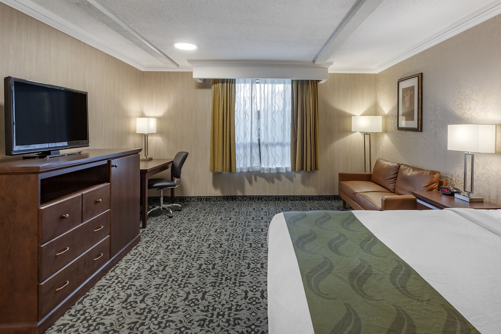 Suite, 1 King Bed, Non Smoking (Upgrade) - Photo 7
