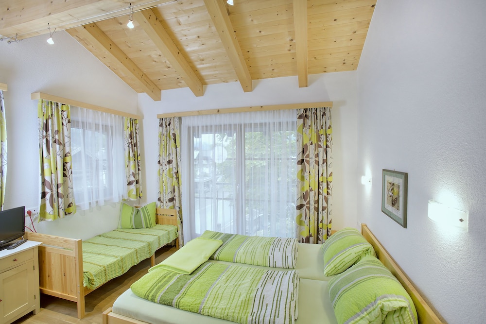 Superior Apartment, 2 Bedrooms, Mountain View, Mountainside photo 3