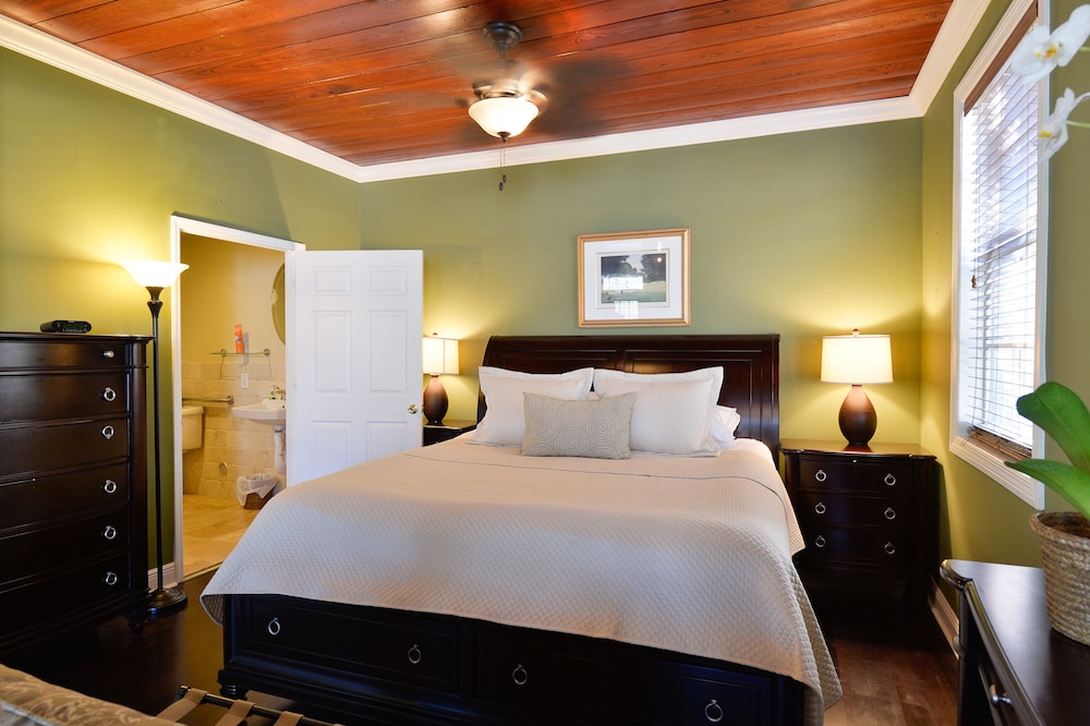 Palmer Suite, 1 King Bed, Accessible, Kitchen photo 2