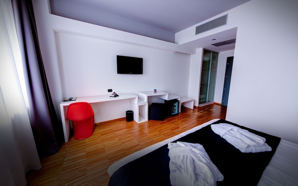 Standard Double or Twin Room - Photo 1