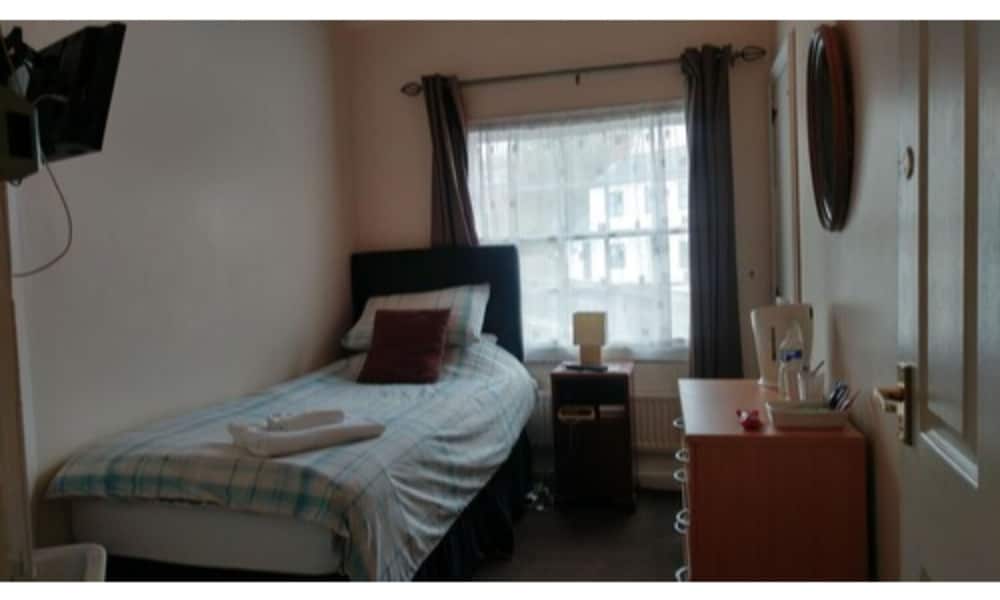 Single Room, Shared Bathroom photo 3
