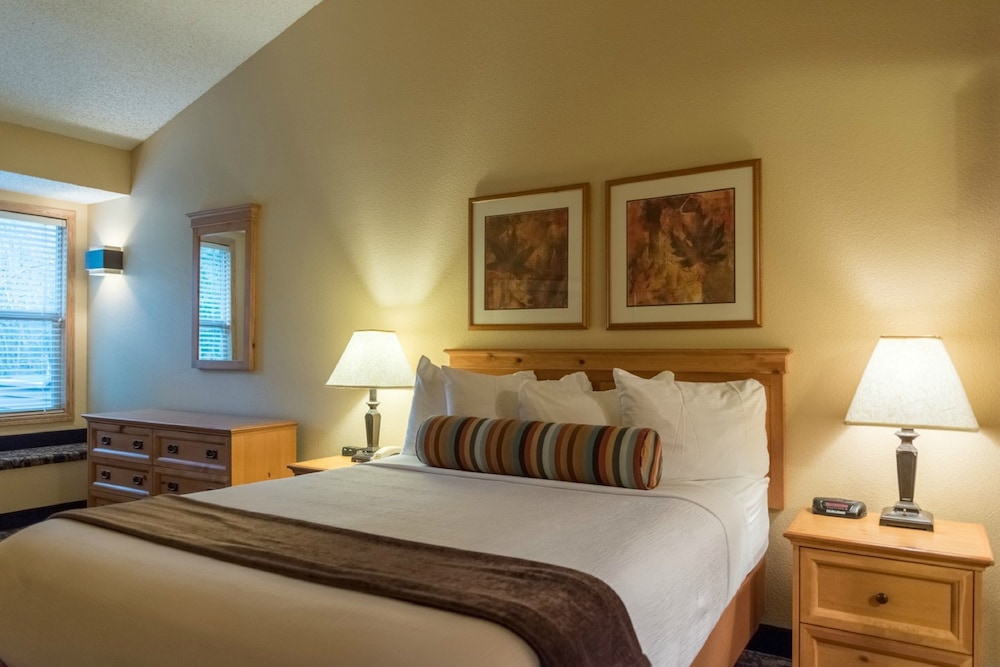 Condo, 2 Bedrooms, Ground Floor photo 3