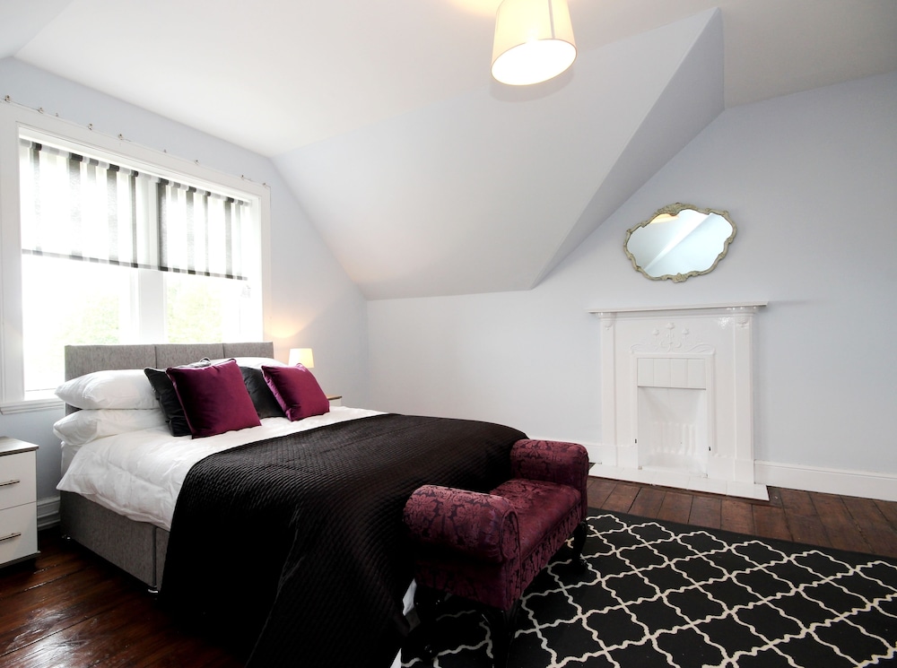 House, 4 Bedrooms photo 2
