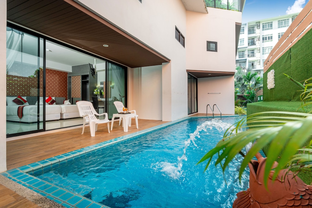 2 Bedroom Family Pool Access Room photo 3
