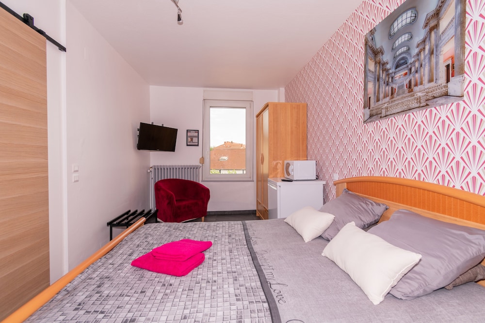 Stylish Classic Room - Photo 11