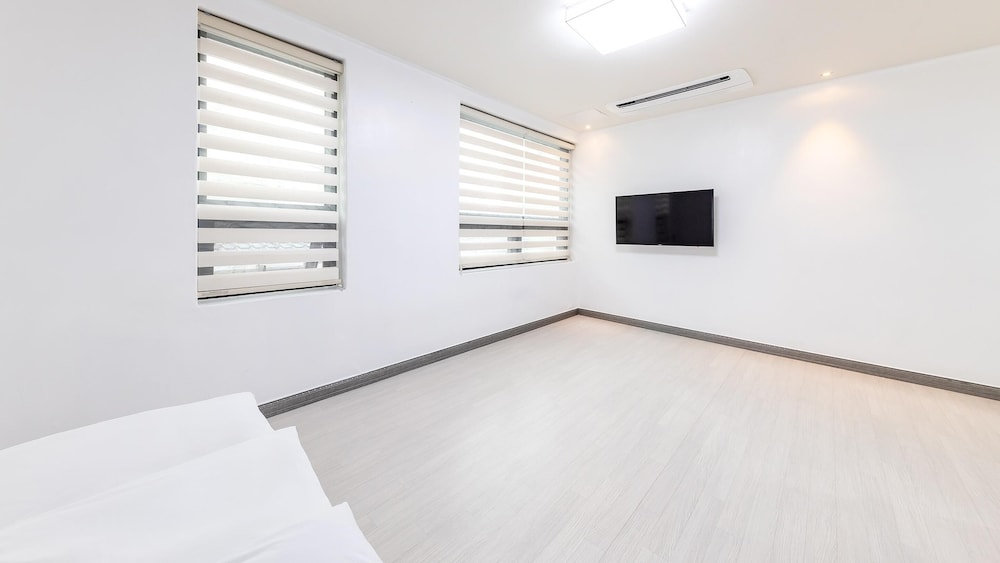 Basic Room, 1 Bedroom (104) - Photo 10