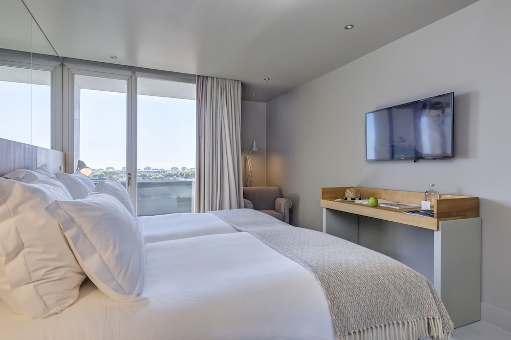 Superior Twin Room, River View - Photo 1