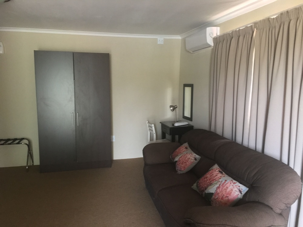 Deluxe Double Room, 1 King Bed, Accessible photo 3