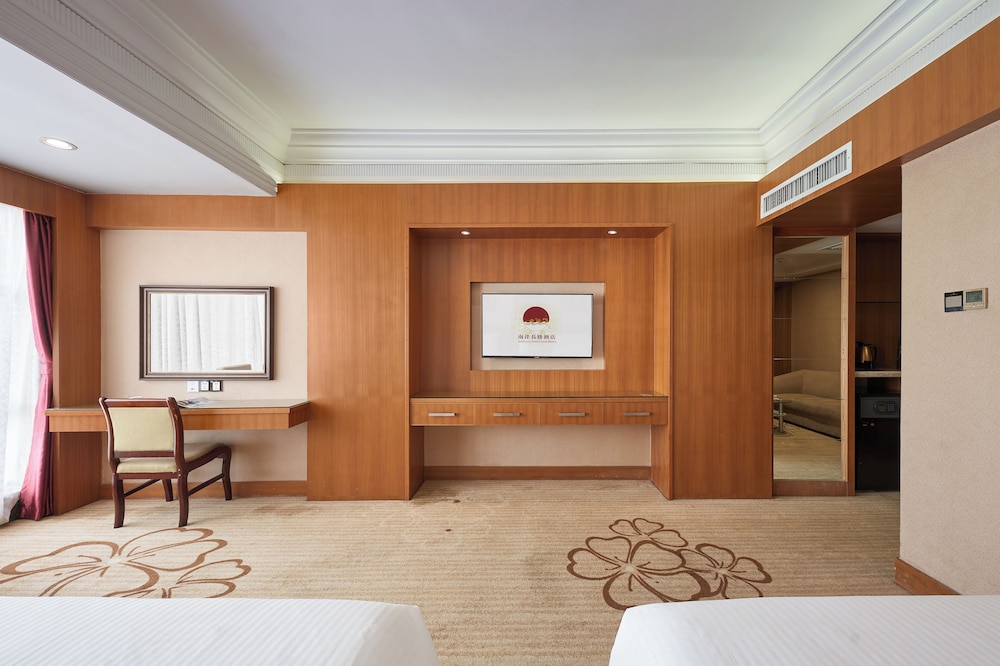 Affordable Luxury Twin Beds Suit - Photo 6