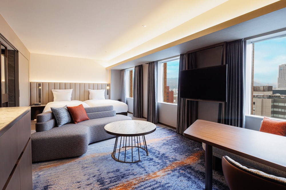 Junior Suite, 2 Twin Beds, Accessible, Club Lounge Access (Worklife)
