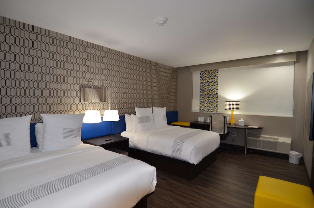Standard Room, 2 Queen Beds, Non Smoking, Refrigerator & Microwave - Photo 3