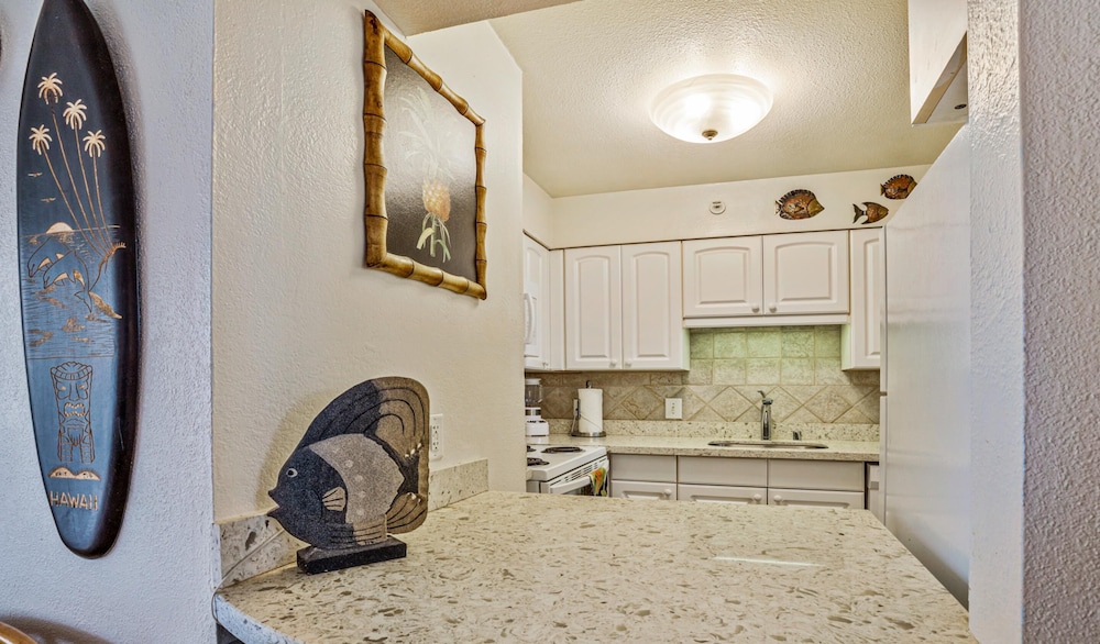 Luxury Condo, 1 Bedroom, Ocean View, Poolside (Unit 714) photo 3
