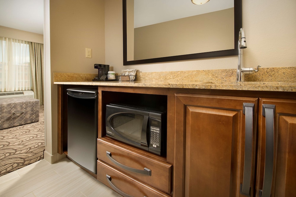 Studio, 1 King Bed, Refrigerator & Microwave (Wetbar)
