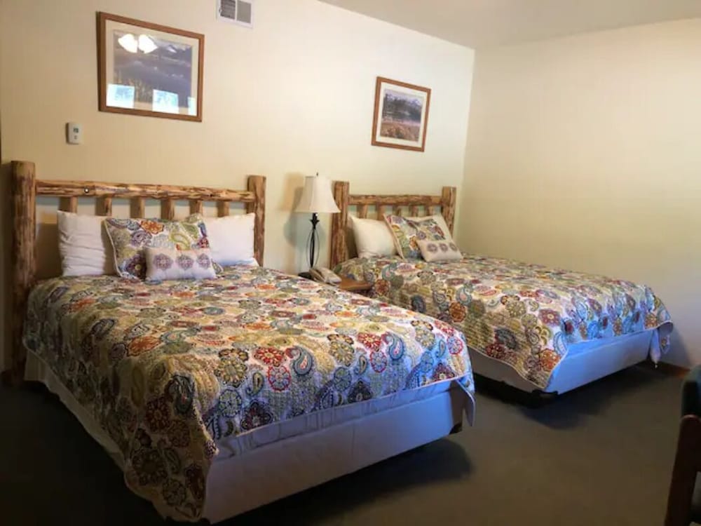 Signature Room, 2 Queen Beds, Mountain View (Lodge)