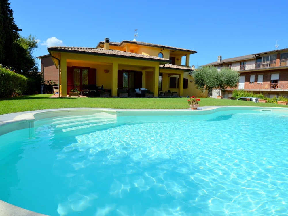 Villa photo 3