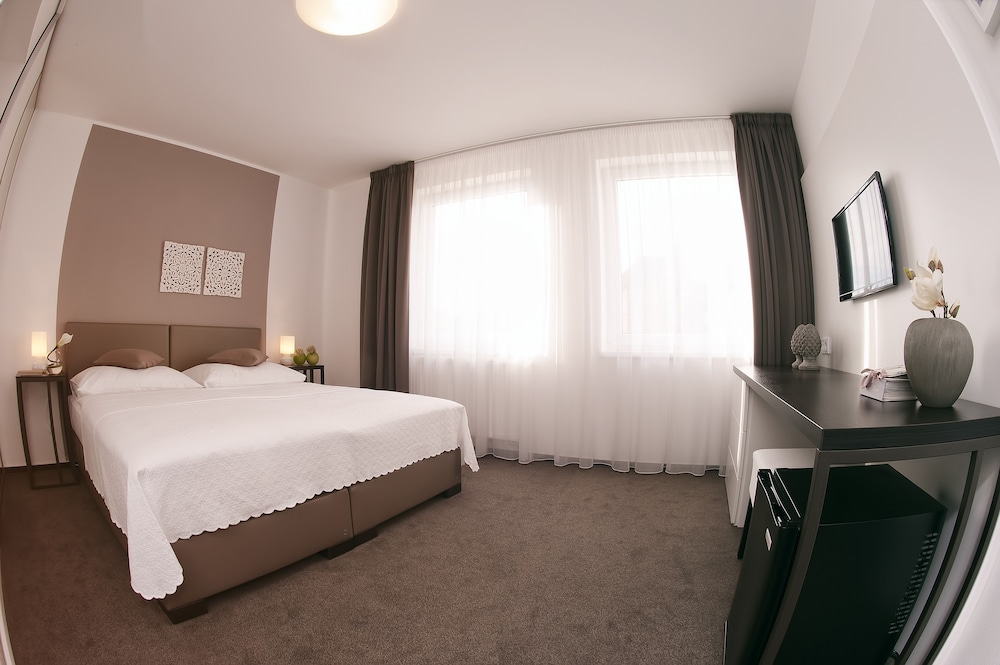 Deluxe Double Room, 1 Bedroom, Garden View