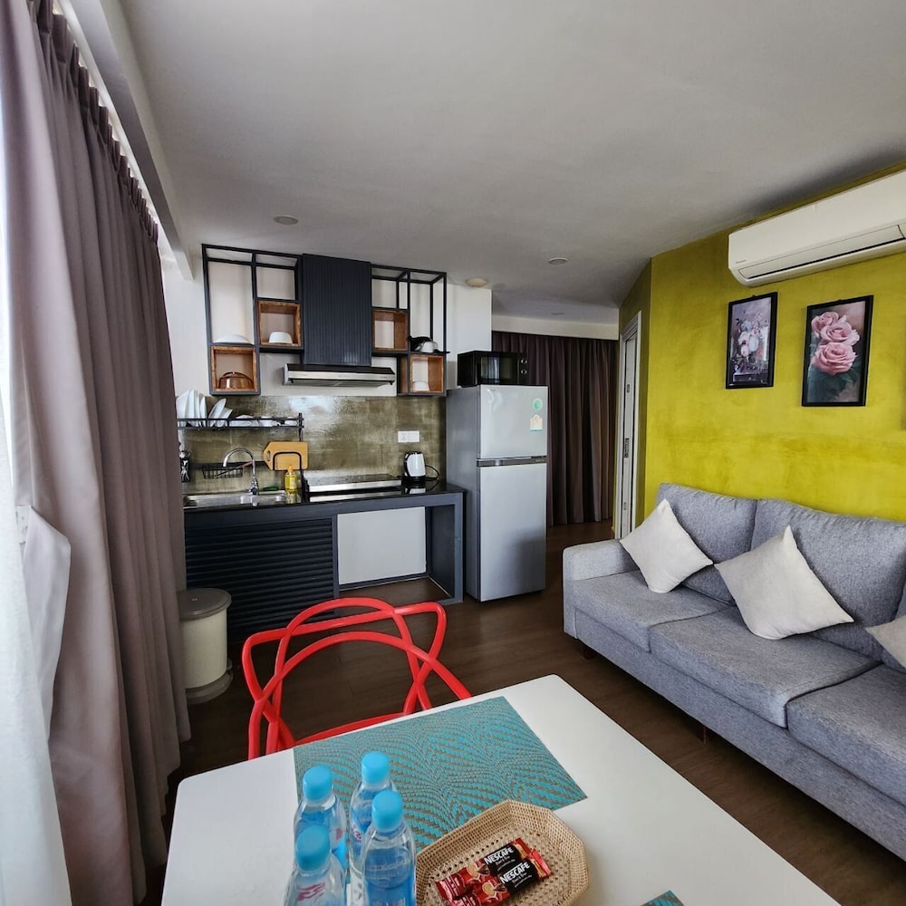 VIP Room, Jetted Tub
