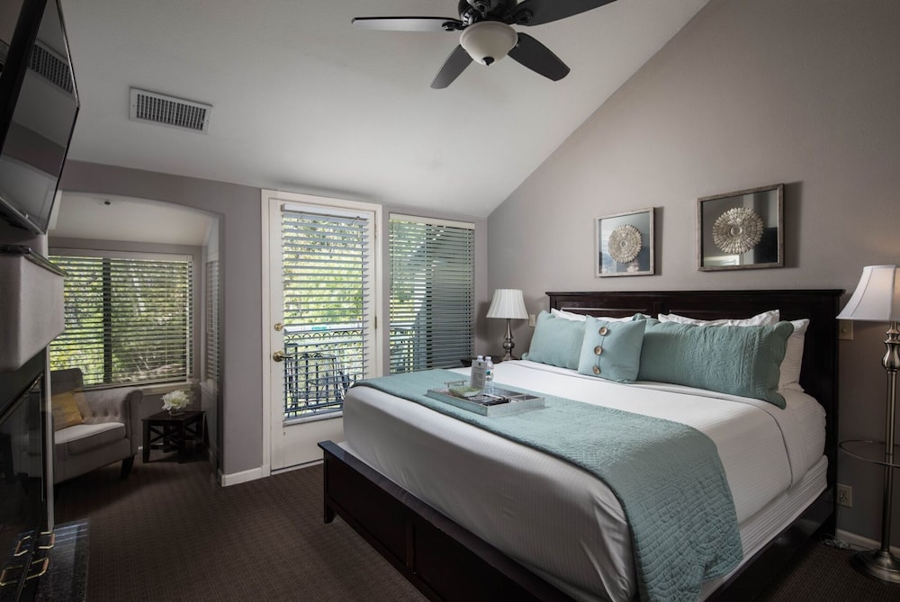 Creekside King Room 5