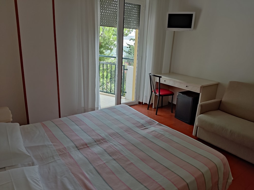 Double or Twin Room photo 3