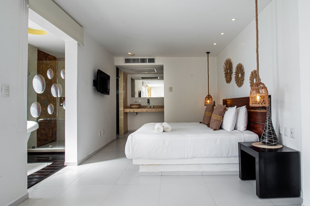 Junior Suite, 1 King Bed, City View