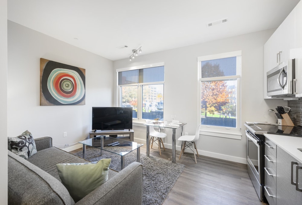 Premium Studio, 1 Queen Bed with Sofa bed