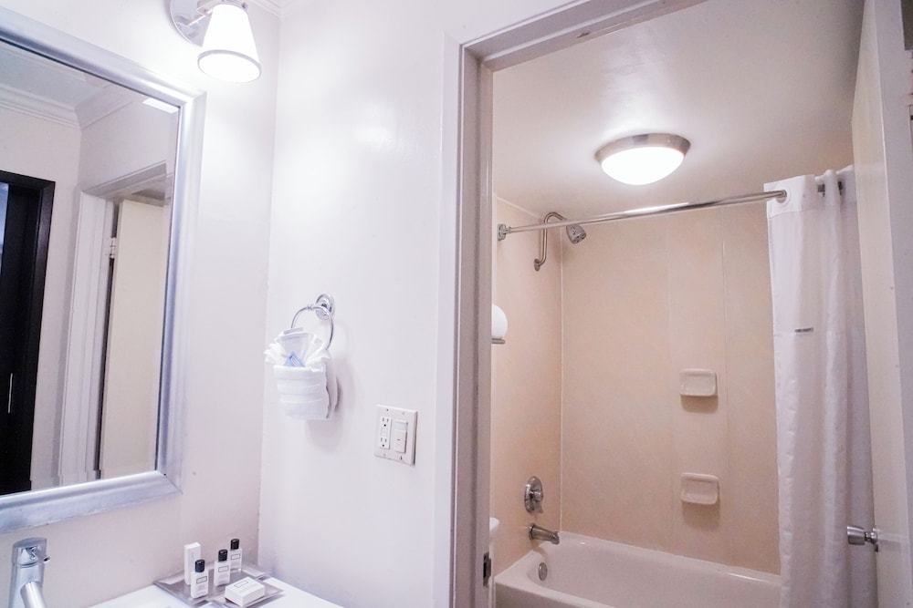 Standard Double Bedroom - Photo 2
