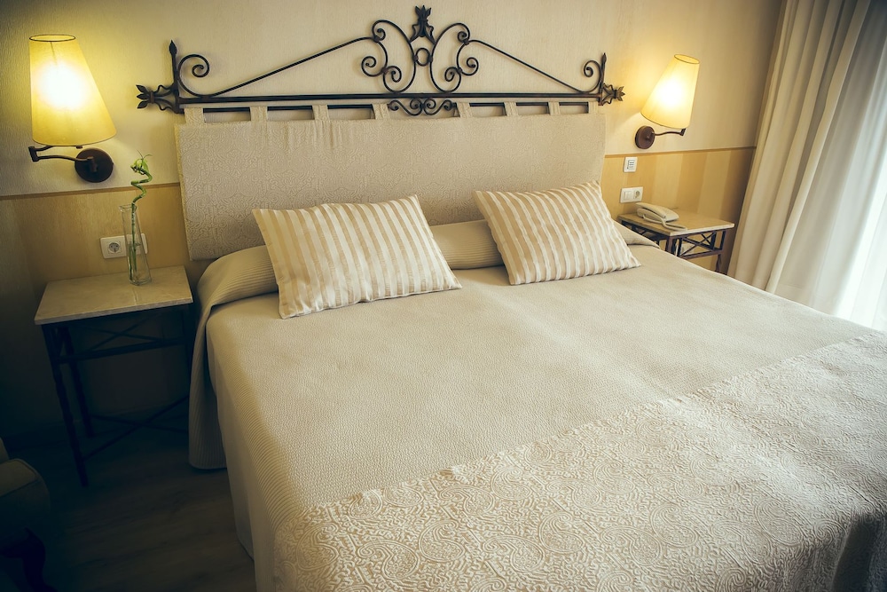 Standard Double Room Single Use photo 3