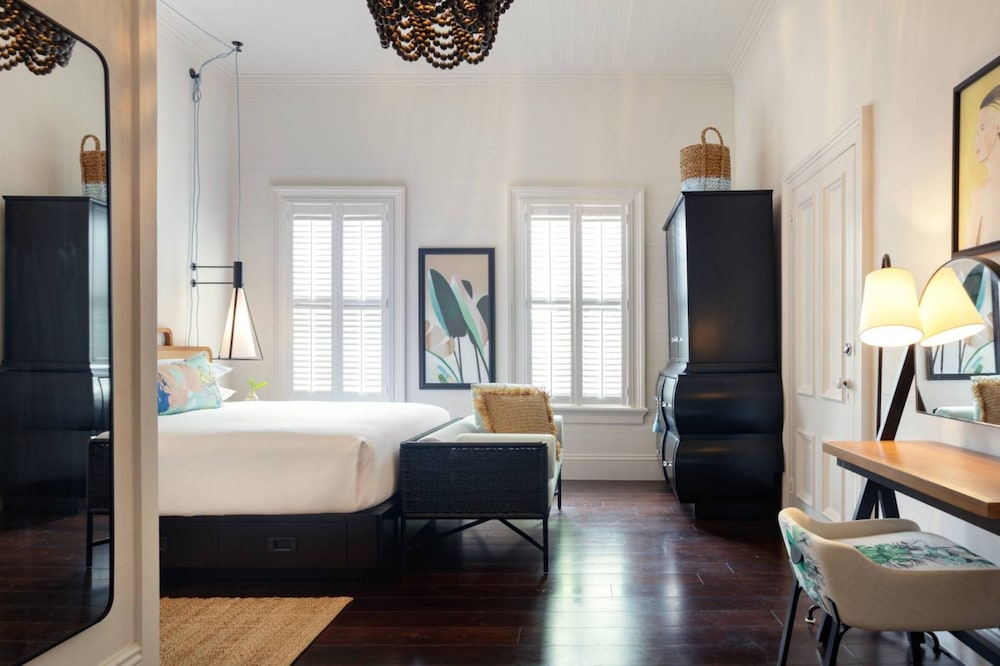 Room, Balcony (Cypress)