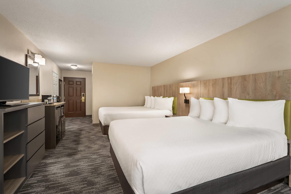 Room, 2 Queen Beds, Non Smoking photo 1