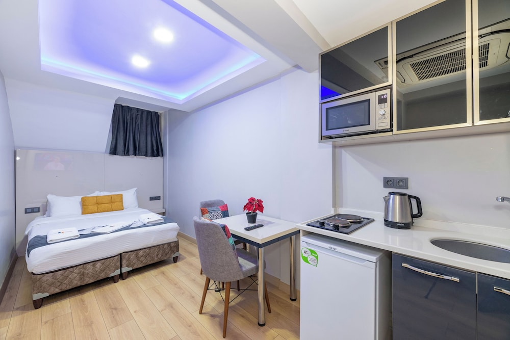 A) Economy Suite, Basement photo 1