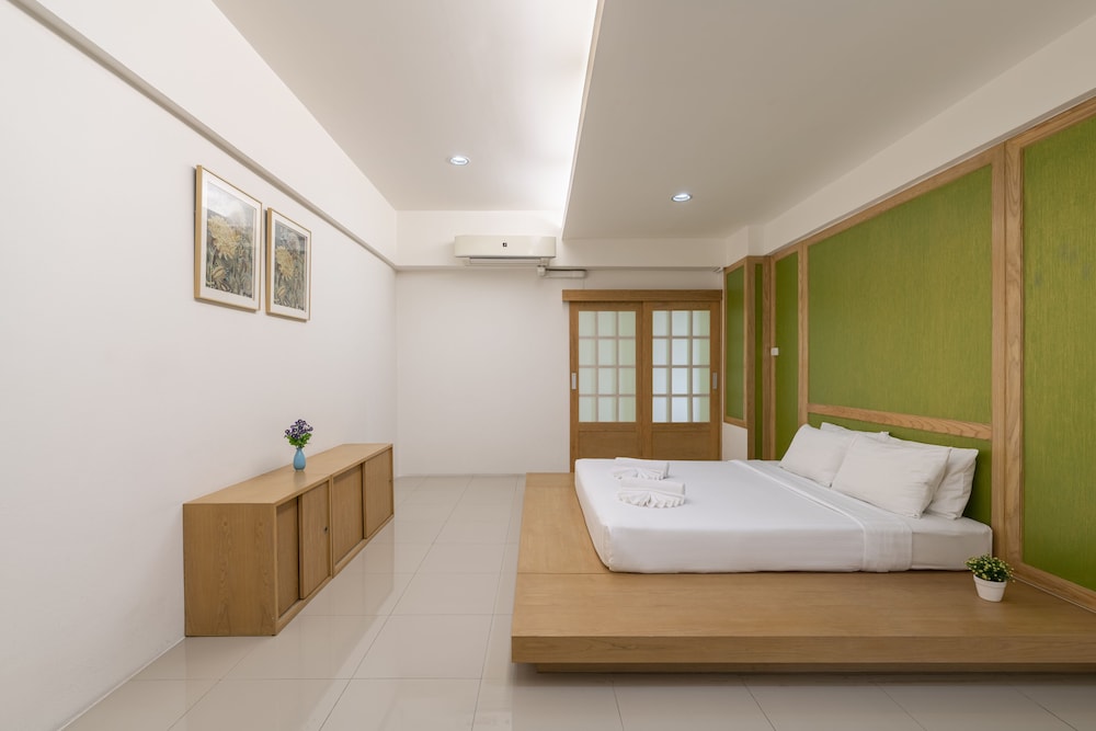 1 Bedroom Suite Room Only photo 1