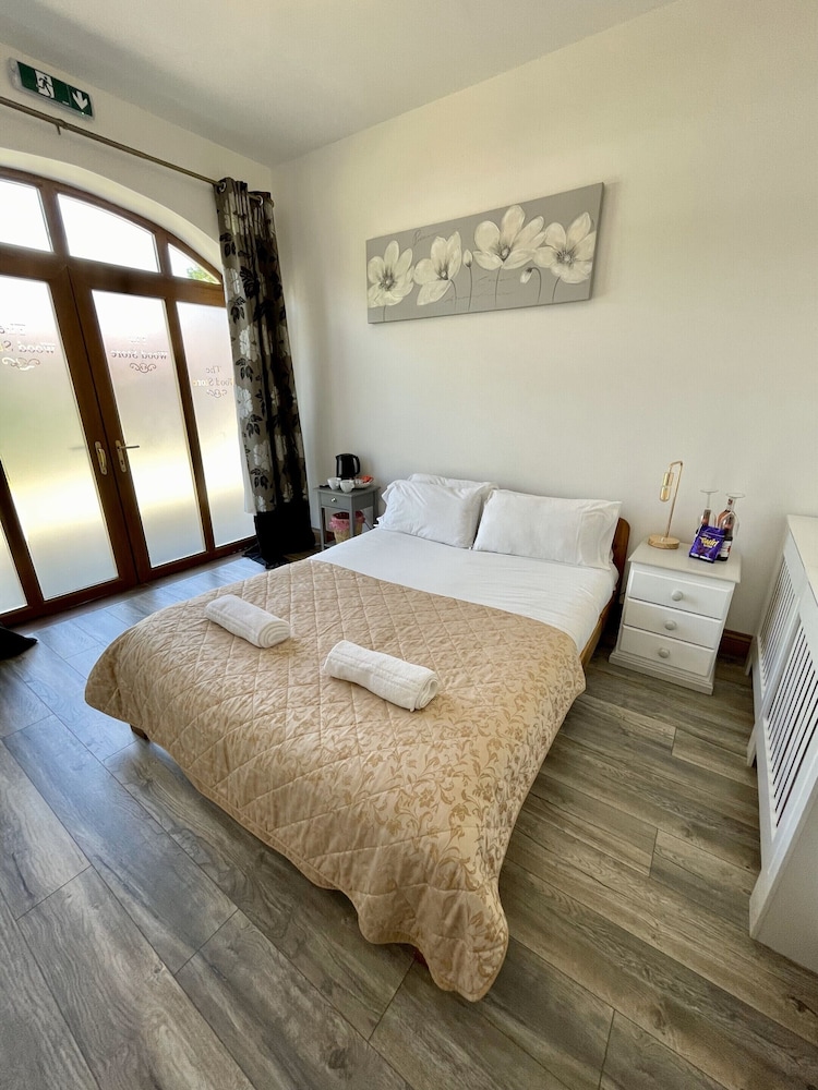 Comfort Double Room, Ensuite (The Woodstore)