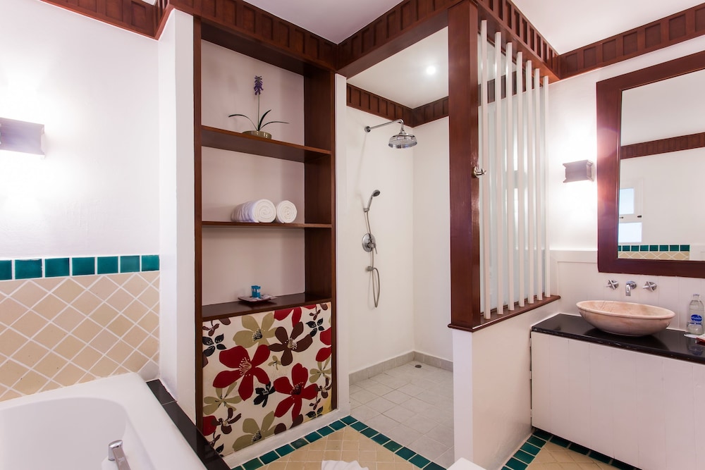 Deluxe Room, Pool Access - Photo 16