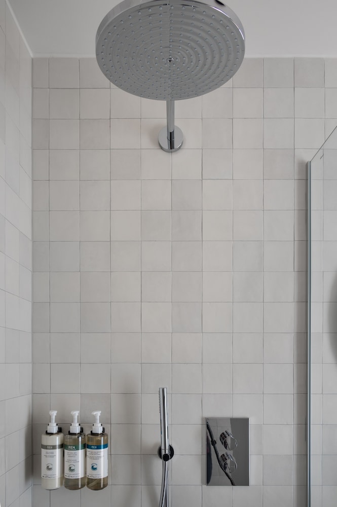 Large Studio with Kitchen