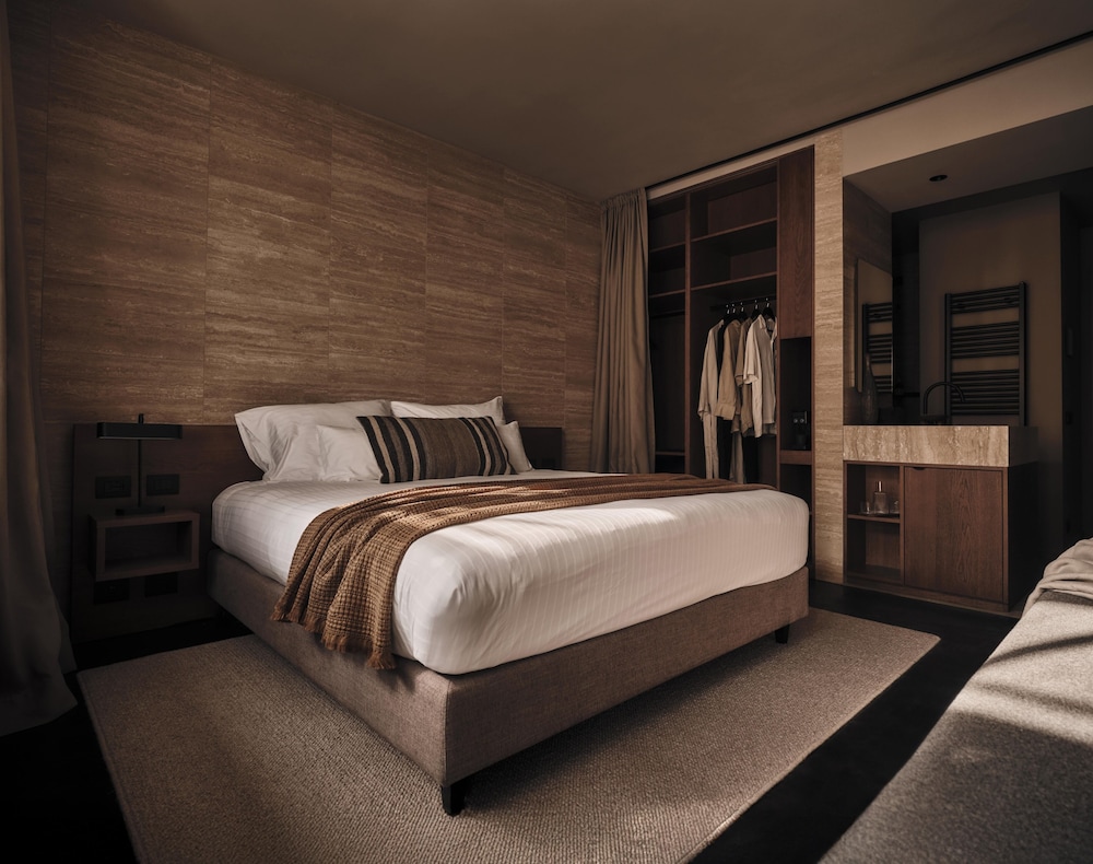 Deluxe Room, Balcony